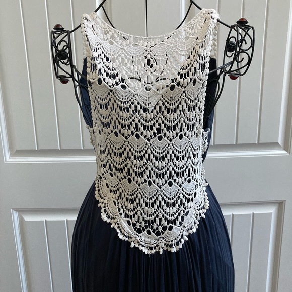 MISS FINCH Lace Back Maxi Dress - Picture 3 of 7